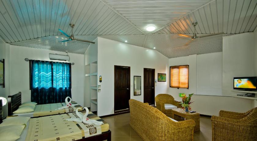 Image of Deluxe Family Suite 1