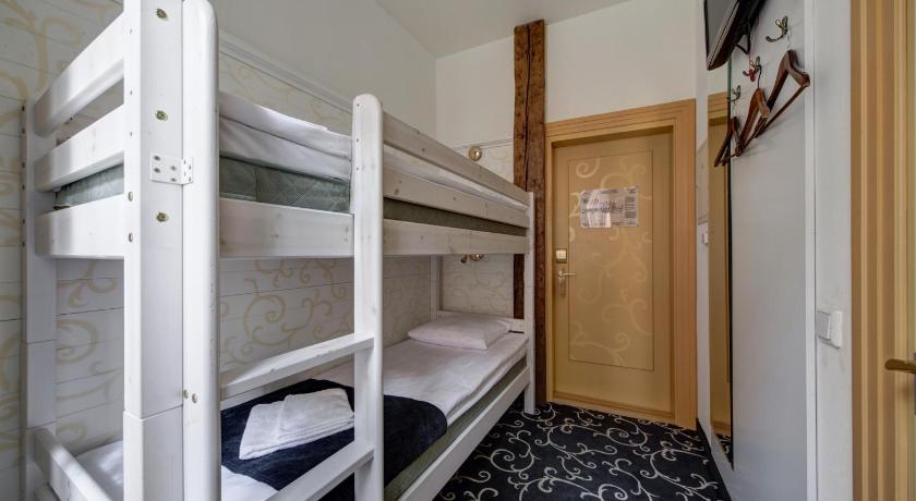 Image of Small Room with Bunk Bed and Free Parking 1