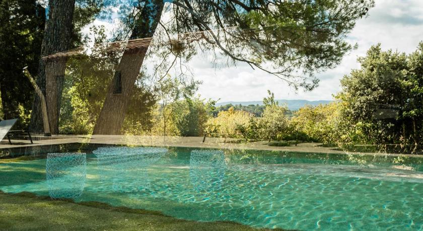 Les Cabanes Dans Les Bois