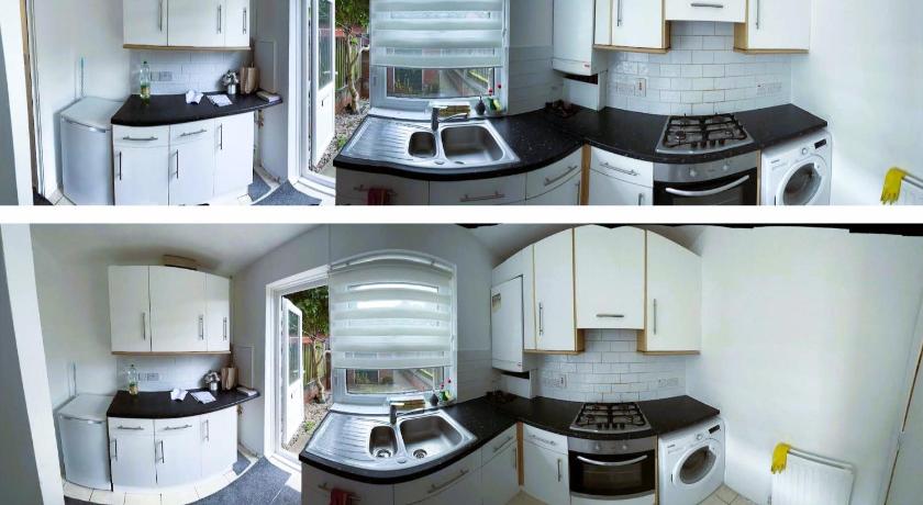 Homestay- Close to City I Free Parking I Wi-Fi - image 9