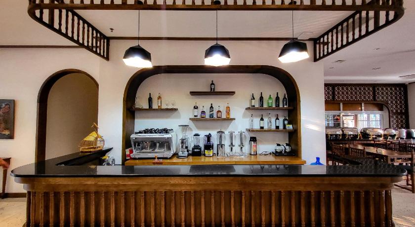 Lavian Hotel – Halong, MA