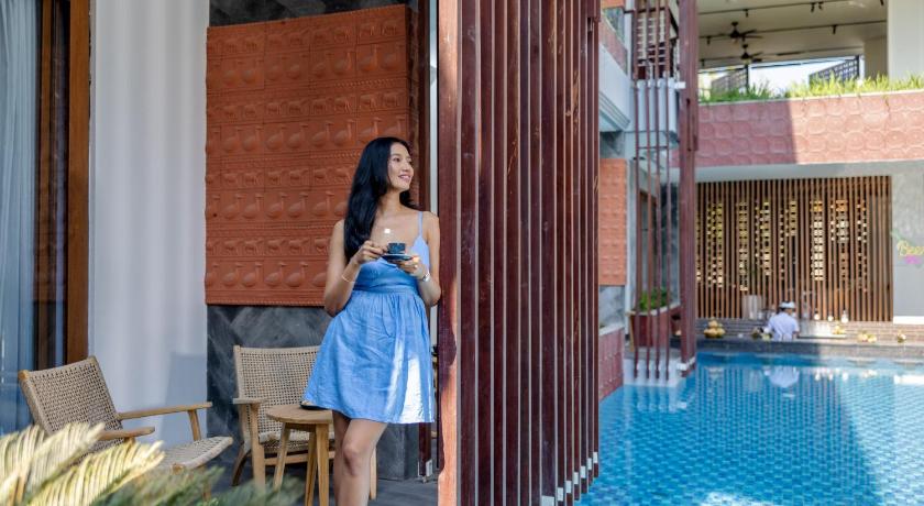 Bali Mokko Suites Batubelig 4-Star Hotel exterior