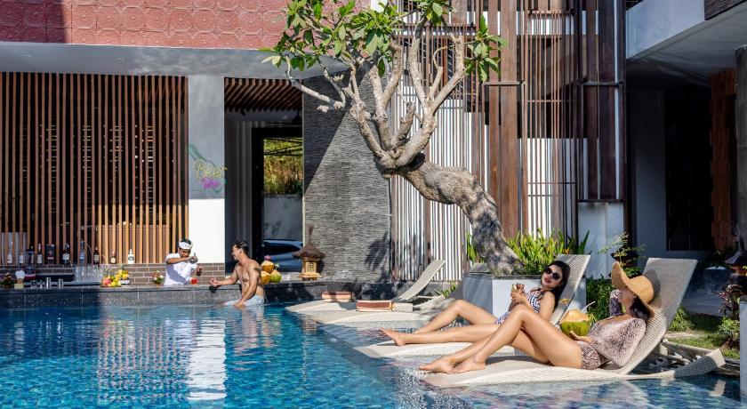 Bali Mokko Suites Batubelig 4-Star Hotel room