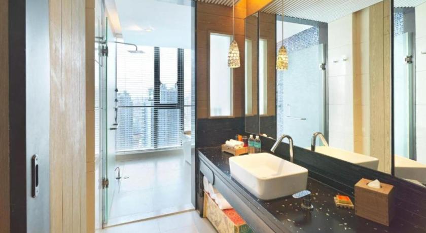 Image of 2 Twin Beds Standard River View 2