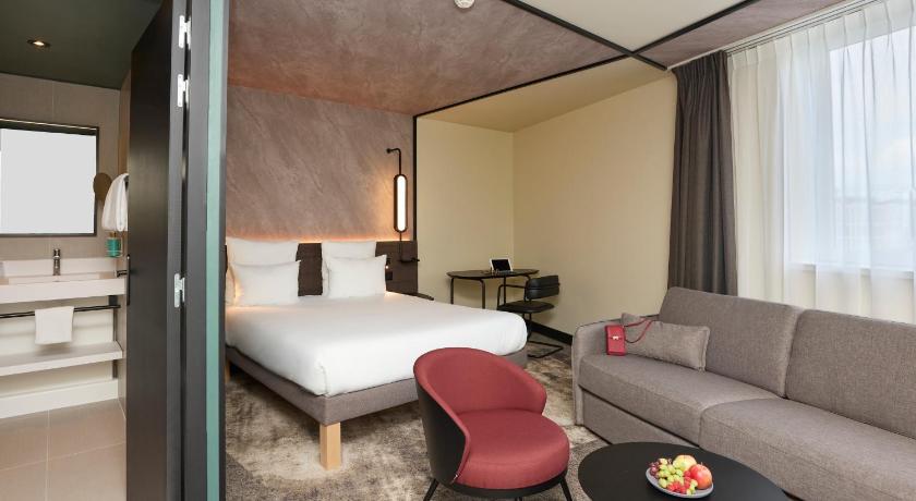 Imagen de Junior suite with 1 queen bed and sofa 0