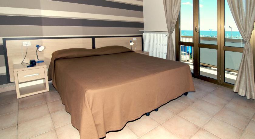 a bedroom with a bed and a window, Hotel Velus in Civitanova Marche