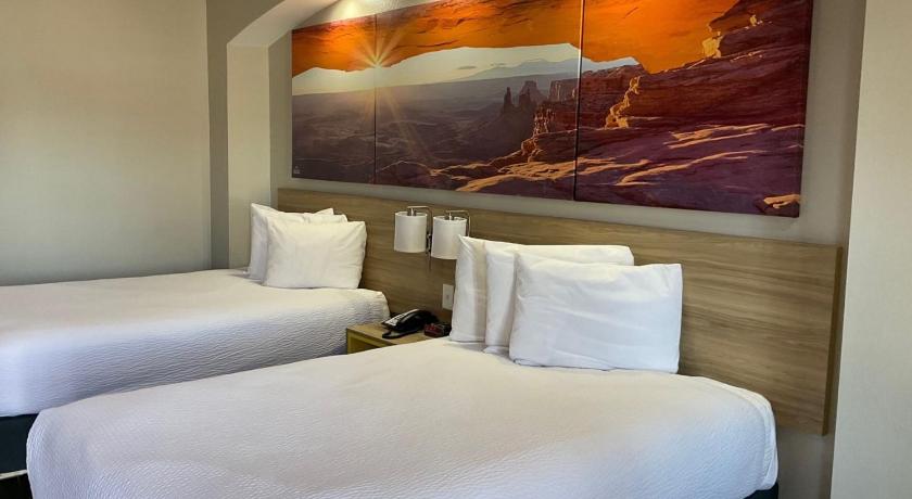 Image of 2 Double Beds, Mobility/Hearing Accessible Room, Roll-In Shower, Non-Smoking 1