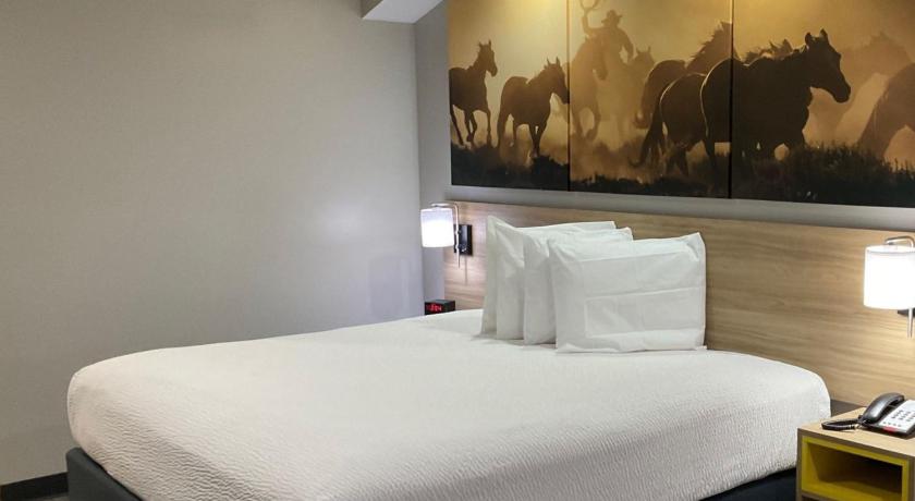 Image of 1 King Bed Efficiency Non-Smoking 4