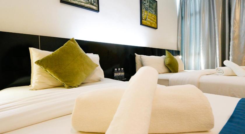 Image of Deluxe Triple Room 6