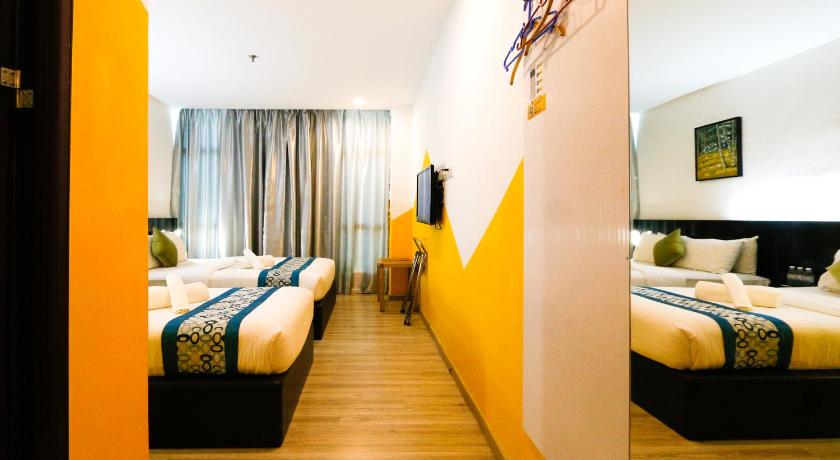 Image of Deluxe Triple Room 9