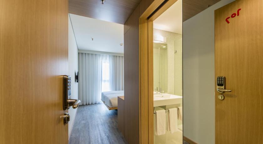 Moov Hotel Porto Norte photo
