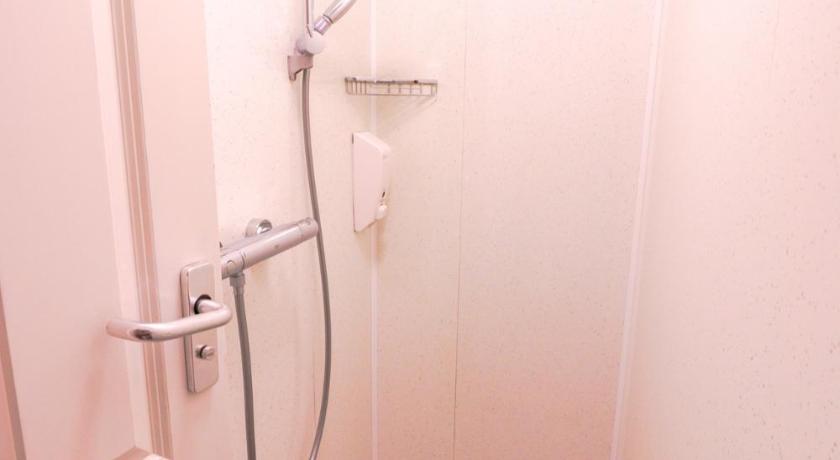 Afbeelding van Tweepersoonskamer met 2 Aparte Bedden en Gedeelde Badkamer (Twin Room with Shared Bathroom) 7