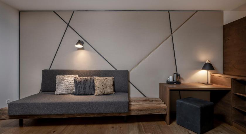 Image of Large Superior Double Room with Balcony 7