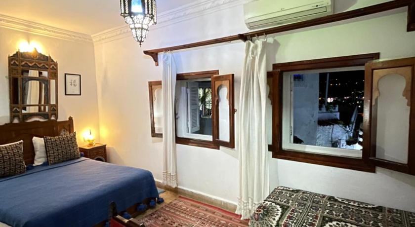 Image of Deluxe Double Room (2 Adults + 1 Child) 3