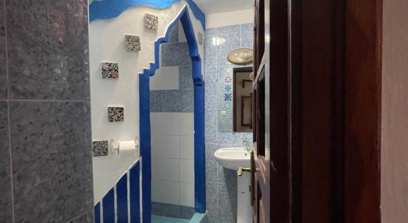 Image of Deluxe Double Room (2 Adults + 1 Child) 2