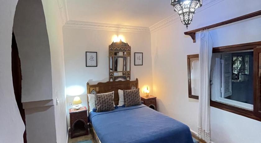 Image of Deluxe Double Room (2 Adults + 1 Child) 1