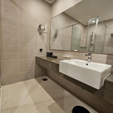 Image of Deluxe Twin 14