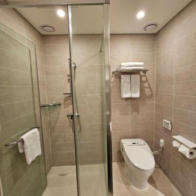 Image of Premium Deluxe Twin 5