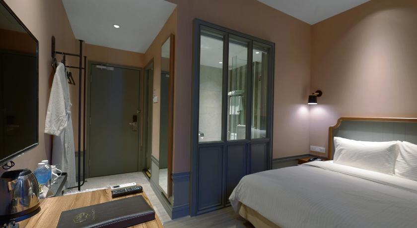 Image of Boutique Queen Room 5