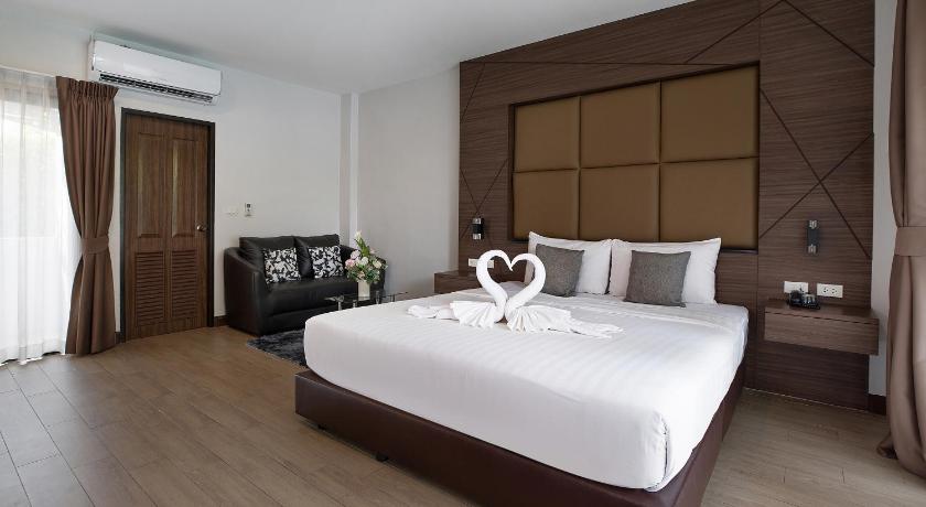 Image of Deluxe Double Room Pool View 0