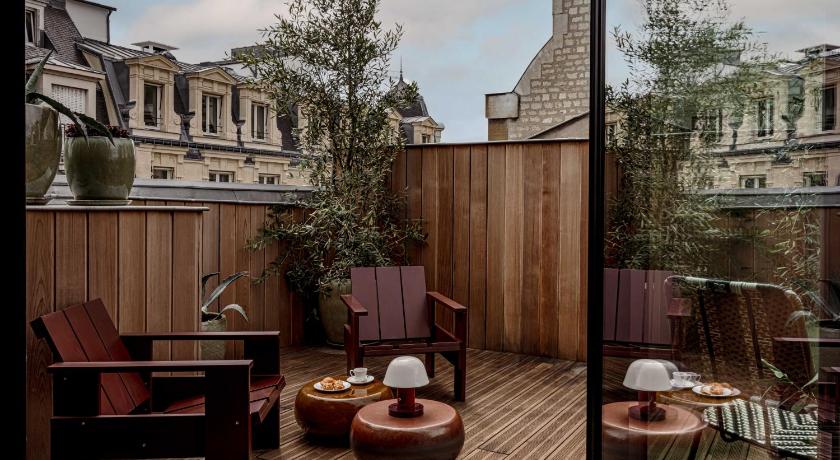 Image of Suite with Terrace 6