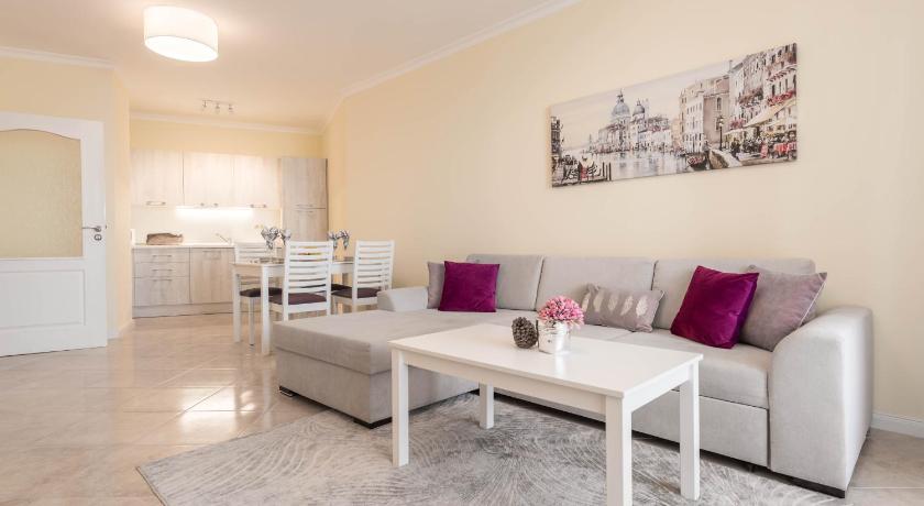 Luxurious and panoramic apartment at the beach. - image 42