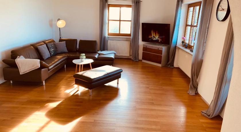 Adlerhorst - Großes Haus fur Gruppen bis 11 Personen, Terrasse, Parkplatz