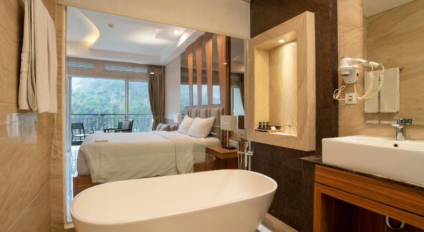 Image of Junior Suite with Mountain View 2