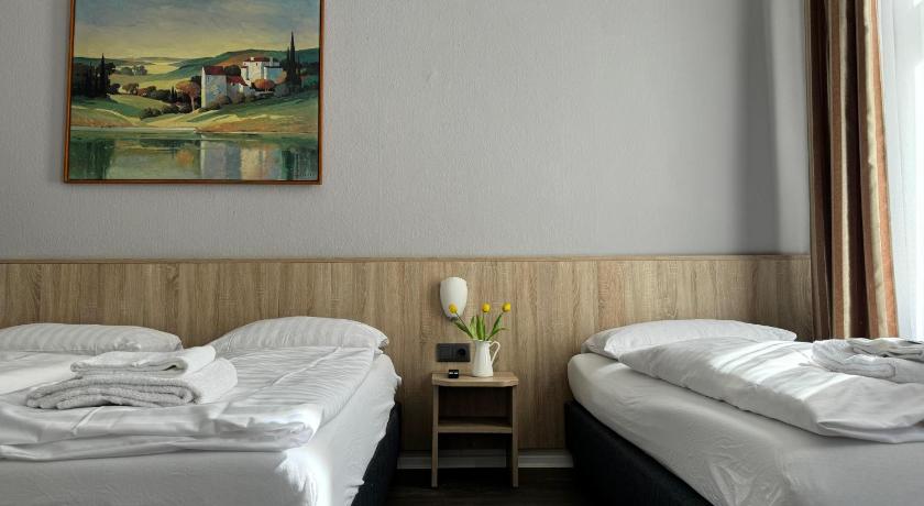 Image of Quadruple Room with Private Shower and Shared Toilet 3