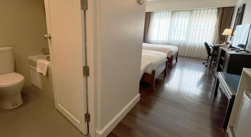 Image of Deluxe Room Twin 7