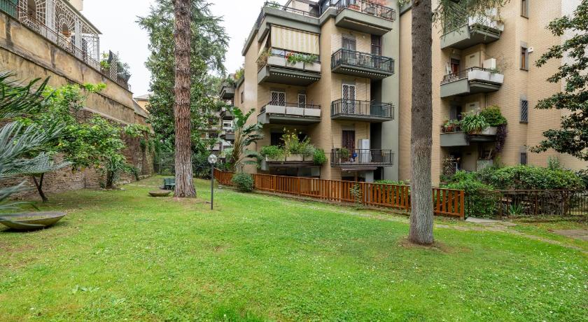 Rome Vatican home garden by Varental 4-Star Single Room pool