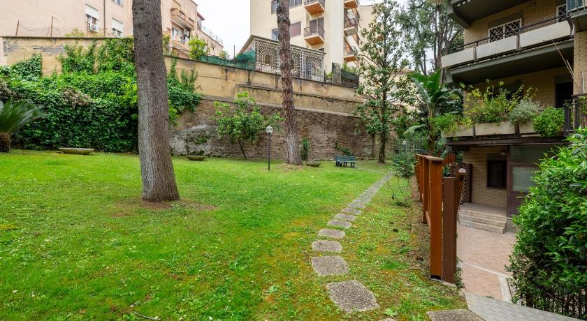 Rome Vatican home garden by Varental 4-Star Single Room suite