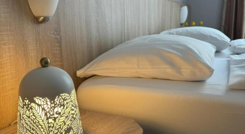 Image of Double room with private shower and shared WC 11