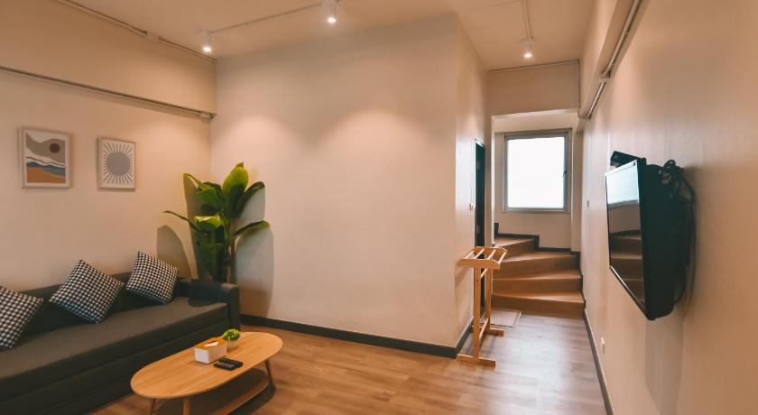 Image of Pool Access Room 16