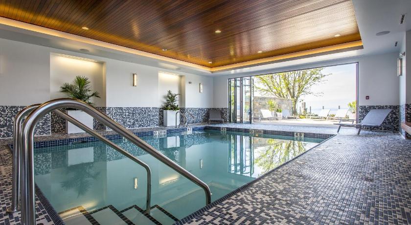 Qualicum Beach Inn photo