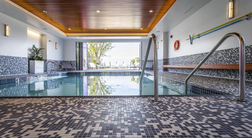 Qualicum Beach Inn photo