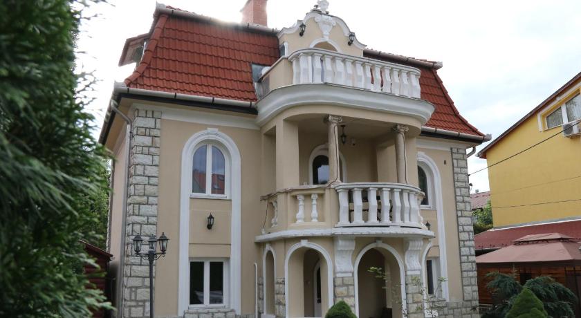 a large white house with a large window, Aradi Vendeghaz in Miskolc