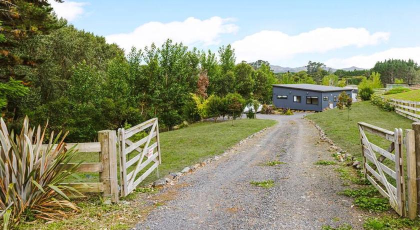 Tranquil Countryside Retreat with Modern Amenities