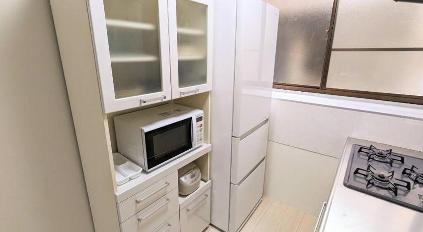 오사카 JR西九条徒歩4分！最大12名宿泊可能！貸切一軒家！USJ、梅田アクセス良好！１F広々リビングあり！ (JR西九条徒歩4分！最大12名宿泊可能！貸切一軒家！USJ、梅田アクセス良好！１F広々リビングあり！) 2성급 싱글룸 수영장