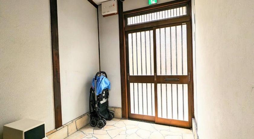 오사카 JR西九条徒歩4分！最大12名宿泊可能！貸切一軒家！USJ、梅田アクセス良好！１F広々リビングあり！ (JR西九条徒歩4分！最大12名宿泊可能！貸切一軒家！USJ、梅田アクセス良好！１F広々リビングあり！) 2성급 싱글룸 전망