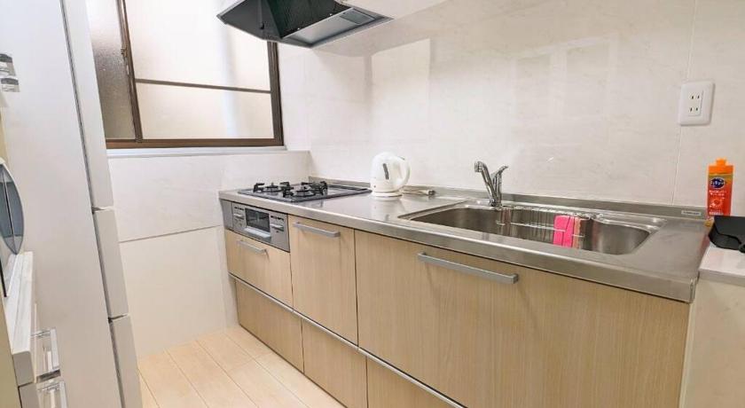 오사카 JR西九条徒歩4分！最大12名宿泊可能！貸切一軒家！USJ、梅田アクセス良好！１F広々リビングあり！ (JR西九条徒歩4分！最大12名宿泊可能！貸切一軒家！USJ、梅田アクセス良好！１F広々リビングあり！) 2성급 싱글룸 로비