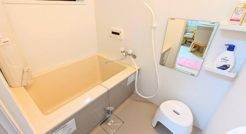 오사카 JR西九条徒歩4分！最大12名宿泊可能！貸切一軒家！USJ、梅田アクセス良好！１F広々リビングあり！ (JR西九条徒歩4分！最大12名宿泊可能！貸切一軒家！USJ、梅田アクセス良好！１F広々リビングあり！) 2성급 싱글룸 객실