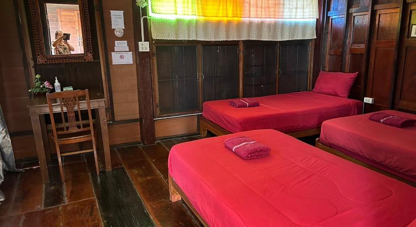Image of Triple Room with Air Conditioning and Shared Bathroom 2
