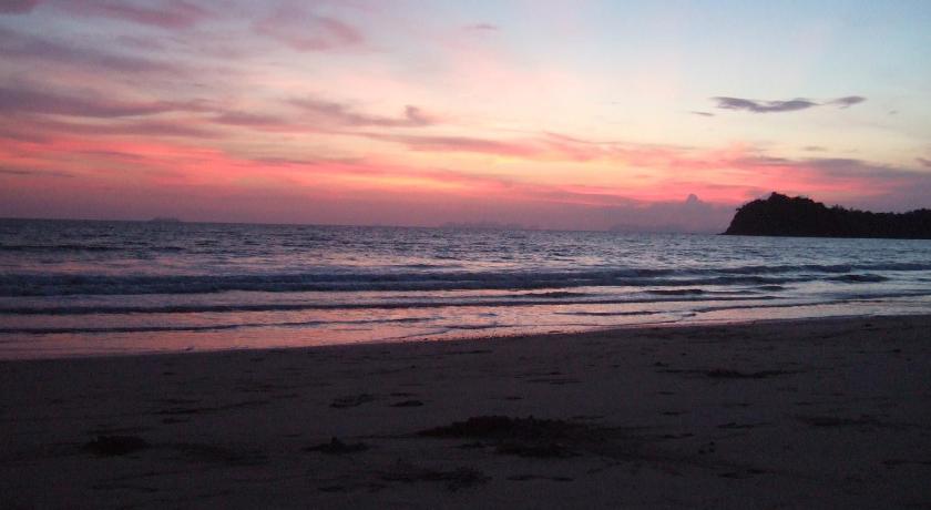 the sun is setting on the beach near the ocean, Ocean View Resort in Koh Lanta