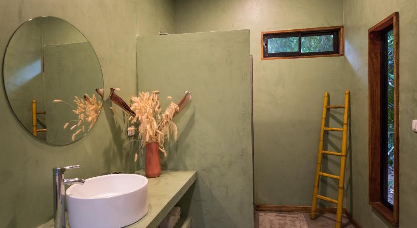 Image of Three-Bedroom Townhouse 11