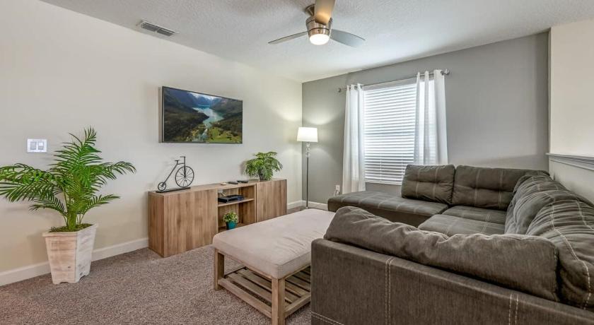 Luxury Storey Lake Retreat - Spacious Disney-Near - image 12