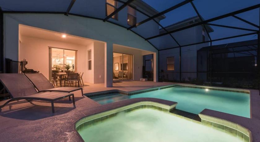 Chic Luxury Haven - Unforgettable Retreat - image 8