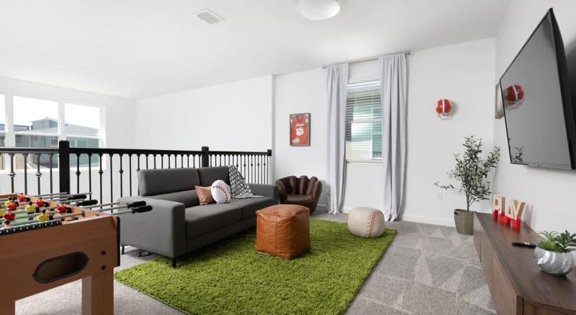 Chic & Spacious Best Vacation Home - image 14