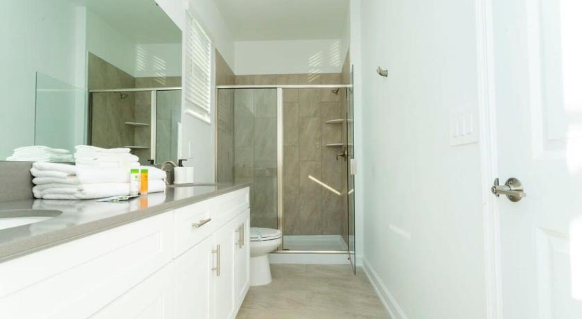 Chic 5BR Home with Themed Rooms Pool - image 12