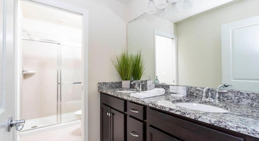 New & Fun Family Getaway - Super Cute Home - image 5